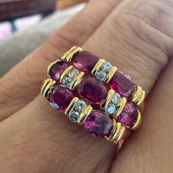 Sold! Stunning 2.5CT Natural Ruby & Diamonds Ring 18K YG Size 5.5, 5.1 grams - Picture 6 of 17